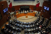 Oposición pide que titulares de Marina y Pemex comparezcan por derrame de crudo en el Golfo