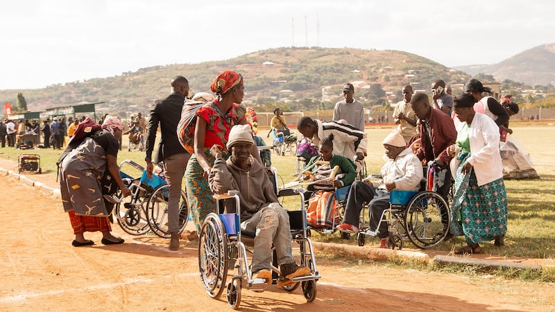 EU ofrece ayuda médica a Zambia a cambio de recursos naturales del país, denuncian