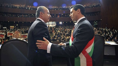 El 1 de diciembre de 2012, Felipe Calderón entregó la banda presidencial a Enrique Peña Nieto