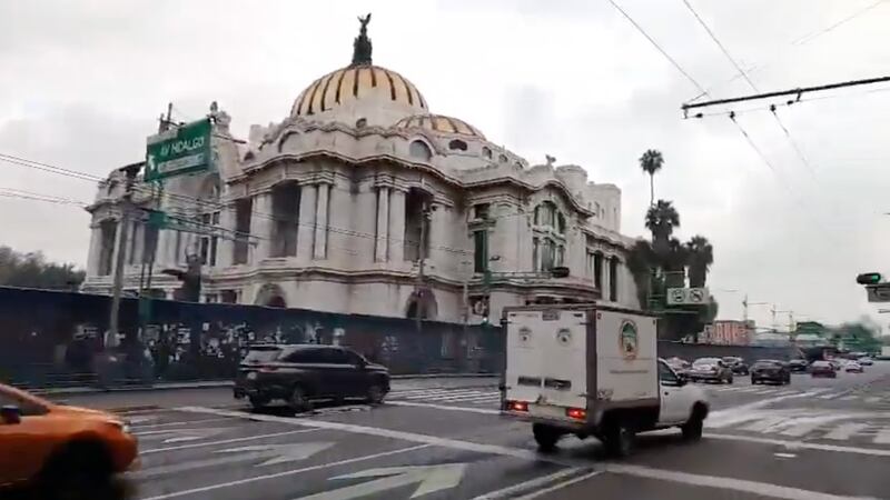 Blindan monumentos y negocios del Centro Histórico por tercera marcha contra la gentrificación