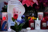 Tras una crisis respiratoria, el Papa Francisco está consciente