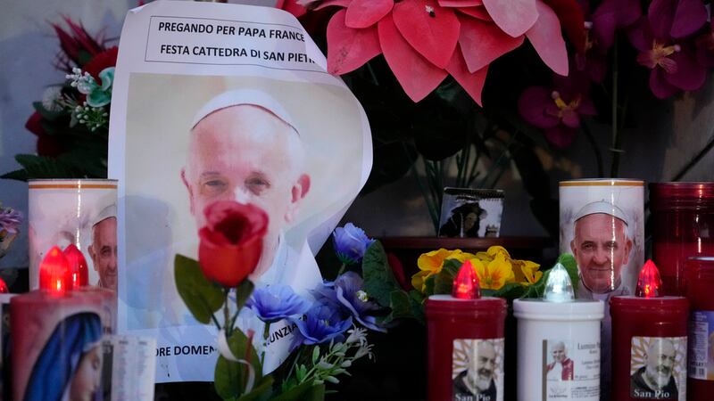 Tras una crisis respiratoria, el Papa Francisco está consciente