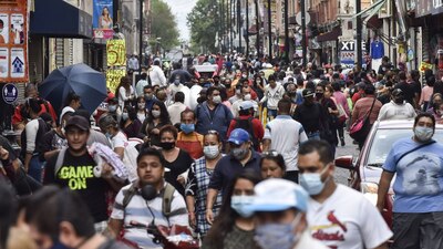 Pese a que el número de casos en el país no baja, la población ya salió a las calles