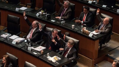 Los legisladores durante una votación en la Cámara alta