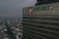 Pemex alerta por fraudes ligados a falsas inversiones, empleos y trámites a su nombre