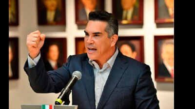 El dirigente del tricolor anunció una gira internacional para denunciar "persecución política"