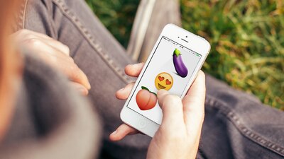 Este término se refiere a interacciones sexuales virtuales a través de gadgets