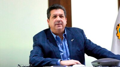 El exgobernador tiene una orden de aprehensión en su contra