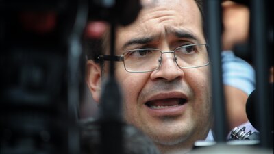 El gobernador con licencia de Veracruz está prófugo de la justicia y ha "embarrado" también a su familia política