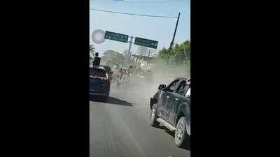En el vídeo se observa cómo son perseguidos por un supuesto grupo delictivo