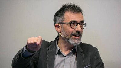 Ha asesorado mandatarios en España, Colombia y Argentina