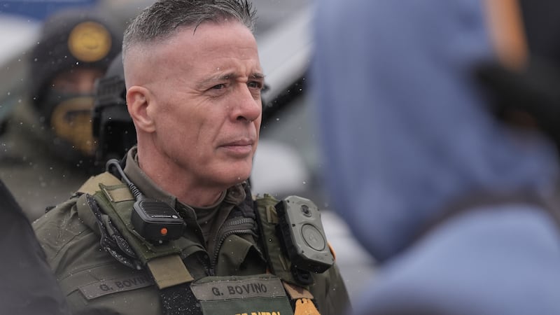 Tras asesinato de 2 estadounidenses a manos de ICE, jefe de la corporación deja Minnesota