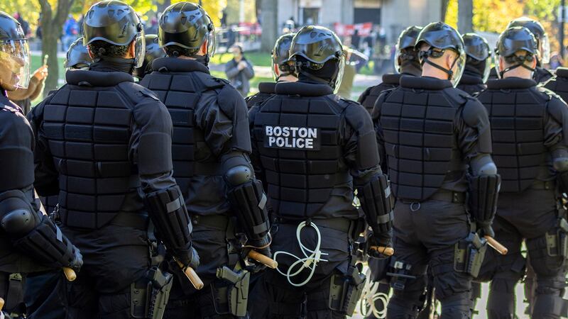 Apple elimina ICEBlock, app que permitía rastrear y reportar avistamientos de agentes de migración