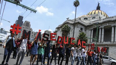 Un grupo de jóvenes rechazados de instituciones de educación en México piden más espacios educativos