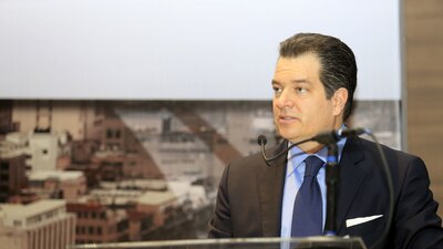 El empresario y su padre, Miguel Alemán Velasco, fundaron Interjet en 2005