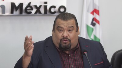 Está acusado de explotación sexual.