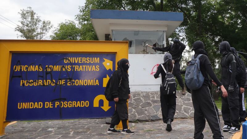 UNAM condena vandalismo en Ciudad Universitaria tras marcha contra la gentrificación