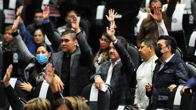 Diputados de Morena celebran aprobación del presupuesto