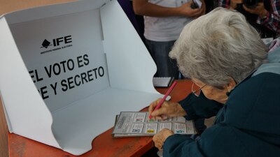 El sistema democrático de México es el peor evaluado y está entre los más caros del mundo