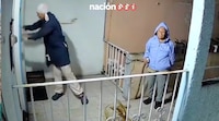 VIDEO: Mujeres embarran heces fecales en áreas comunes de un edificio residencial en Coyoacán