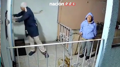VIDEO: Mujeres embarran heces fecales en áreas comunes de un edificio residencial en Coyoacán