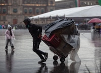 Por lluvias y bloqueos, la economía nacional se contrajo 0.3% en el tercer trimestre del año: SHCP