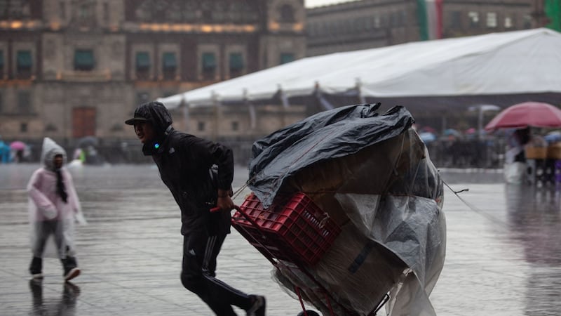 Por lluvias y bloqueos, la economía nacional se contrajo 0.3% en el tercer trimestre del año: SHCP