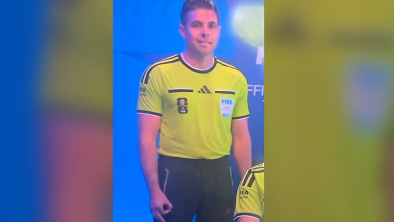 VIDEO: Investigan a árbitro australiano que hizo una señal neonazi durante transmisión del Mundial