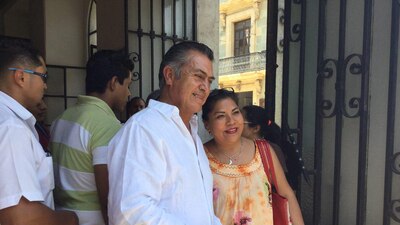 'El Bronco' visitó la capital oaxaqueña, en donde platicó con varios ciudadanos