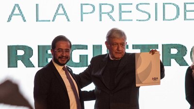 AMLO se registró este lunes como precandidato del PES