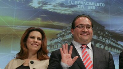 Karime Macías y su esposo Javier Duarte en una conferencia de la Cumbre Tajín, en 2013