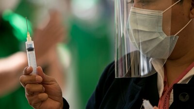 Autoridades de la CDMX informaron del fallecimiento de una persona tras aplicarse la vacuna de COVID