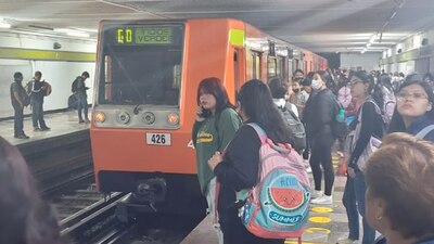 De acuerdo a las autoridades del Metro, el humo se debió a un corte de corriente