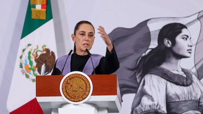 CIUDAD DE MÉXICO, 26MARZO2026.- Claudia Sheinbaum Pardo, presidenta de México, encabezó la conferencia Mañanera del Pueblo en la que se anunció el Programa de Atención Inmediata para la Protección a la Industria de Vehículos Pesados.
FOTO: GALO CAÑAS/CUARTOSCURO.COM