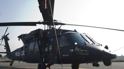 Un helicóptero Black Hawk que el gobierno de EU entregó a México como parte de la Iniciativa Mérida