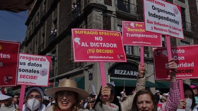 Un Zócalo capitalino lleno escuchó el discurso de Lorenzo Córdova, exconsejero presidente del INE