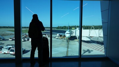 Con la baja de contagios de COVID-19 en EU, autoridades acordaron aligerar las medidas sanitarias