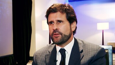 Antonio Sola dice que las elecciones son como el futbol, un lugar 'para tirar patadas'