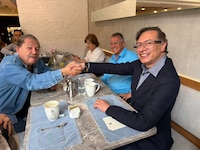 Petro llega a México y se reúne con Taibo II antes de su visita a la UNAM