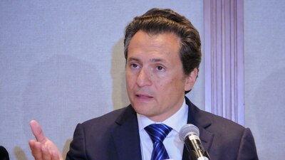 De acuerdo con la resolución, el juez puede ratificar la decisión de mantener a extitular de Pemex en prisión