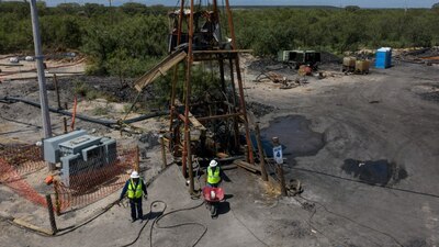 Familiares iniciaron el levantamiento del campamento que instalaron tras el accidente