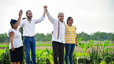 Nayib Bukele y Andrés Manuel López Obrador durante un recorrido por Chiapas