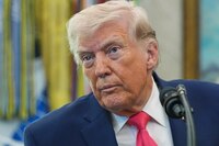 Trump presume “presente energético importante, de gran valor” enviado por Irán