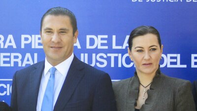 Rafael Moreno Valle y Martha Erika Alonso durante un evento en la ciudad de Puebla, en 2012