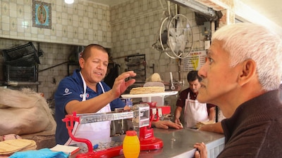 CIUDAD DE MÉXICO. 30DICIEMRE2024.- En tortillerías de la Ciudad, el kilo de este producto es de 22 pesos, "no hemos recibido la sugerencia de aumentar el costo. MErcado de Hidalgo de la colonia Doctores de la alcaldía Cuauhtémoc.
FOTO: VICTORIA VALTIERRA/CUARTOSCURO.COM
