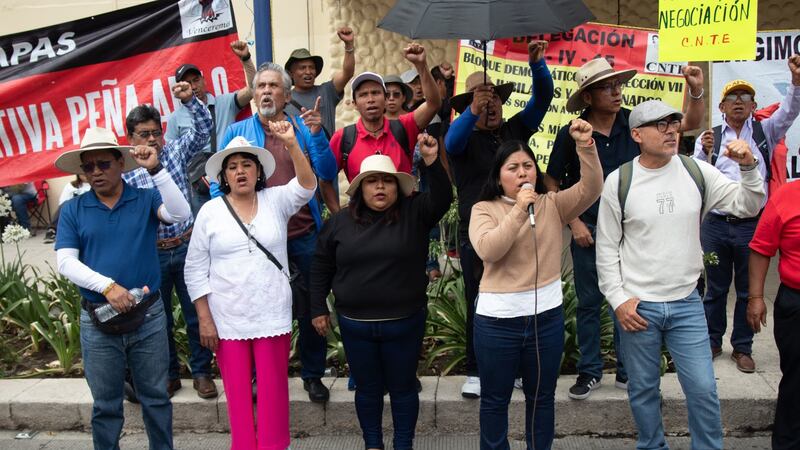 “No nos pueden asociar con un montón de sinverguenzas”, responde la CNTE a Sheinbaum