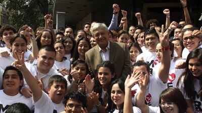 El precandidato de Morena ha prometido resolver la problemática de los 'ninis'