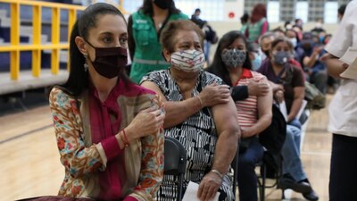 La jefa de Gobierno recibió su segunda dosis también en la preparatoria número 5, en la alcaldía Tlalpan