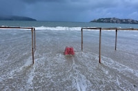 Alertan por olas de hasta 2.5 metros en costas de 7 estados de México, este lunes