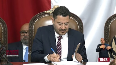 Marti Batres asiste al Congreso de la CDMX a hablar de su trabajo